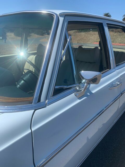 1972 Mercedes-Benz 200-Series 280SE - photo 3