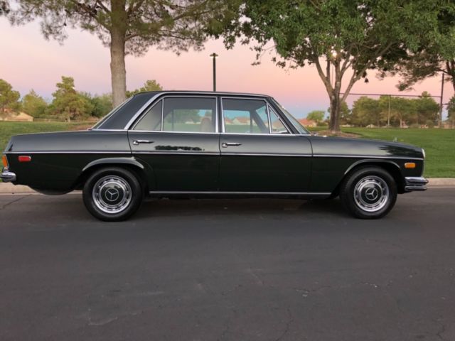 1972 Mercedes-Benz 200-Series - photo 2