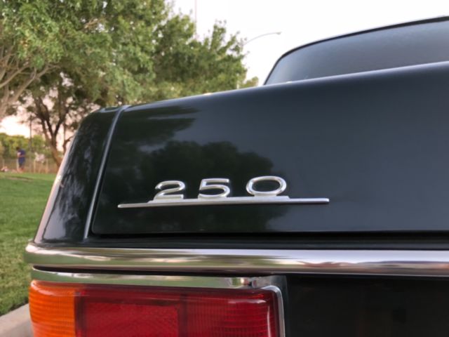 1972 Mercedes-Benz 200-Series - photo 3