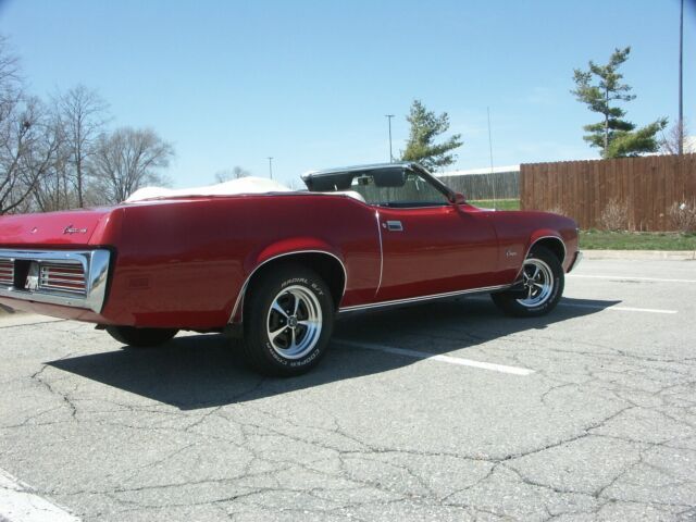 1972 Mercury Cougar XR7 convertible, bright red paint with white bucket seats 1972 Mercury Cougar XR7 trim package
