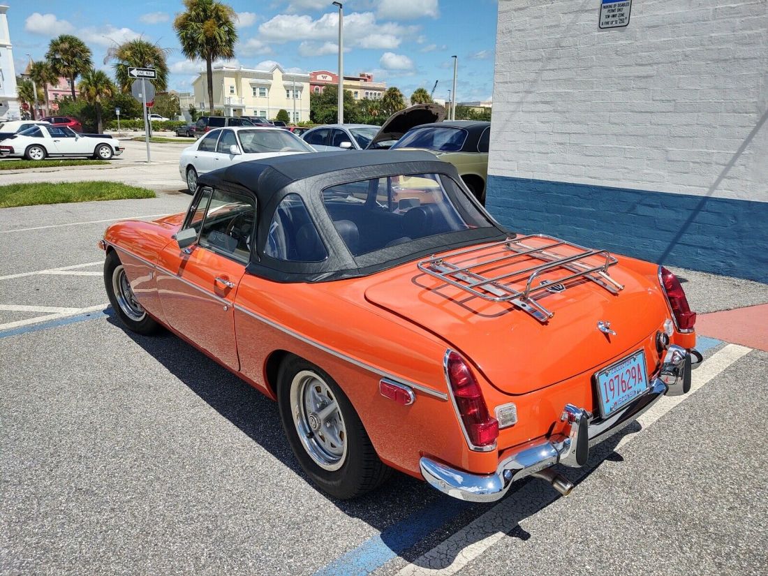 1972 MG Roadster - photo 2