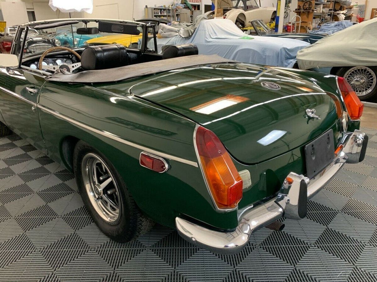 1972 MG MGB 1972 MGB ROADSTER. 4-SPEED, ROSTYLE WHEELS. - photo 12
