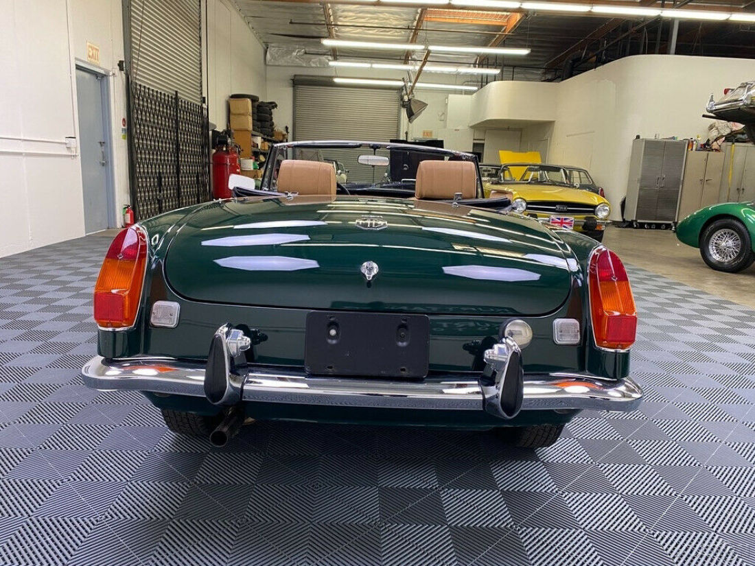 1972 MG MGB 1972 MGB. BRITISH RACING GREEN WITH BISCUIT TRIM - photo 10