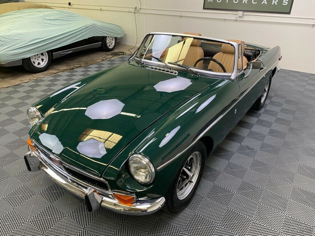 1972 MG MGB 1972 MGB. BRITISH RACING GREEN WITH BISCUIT TRIM - photo 12