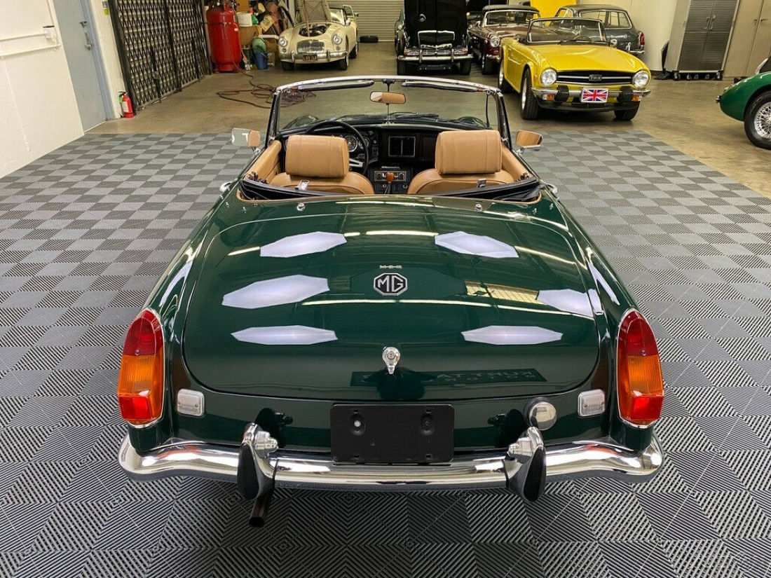 1972 MG MGB 1972 MGB. BRITISH RACING GREEN WITH BISCUIT TRIM - photo 9