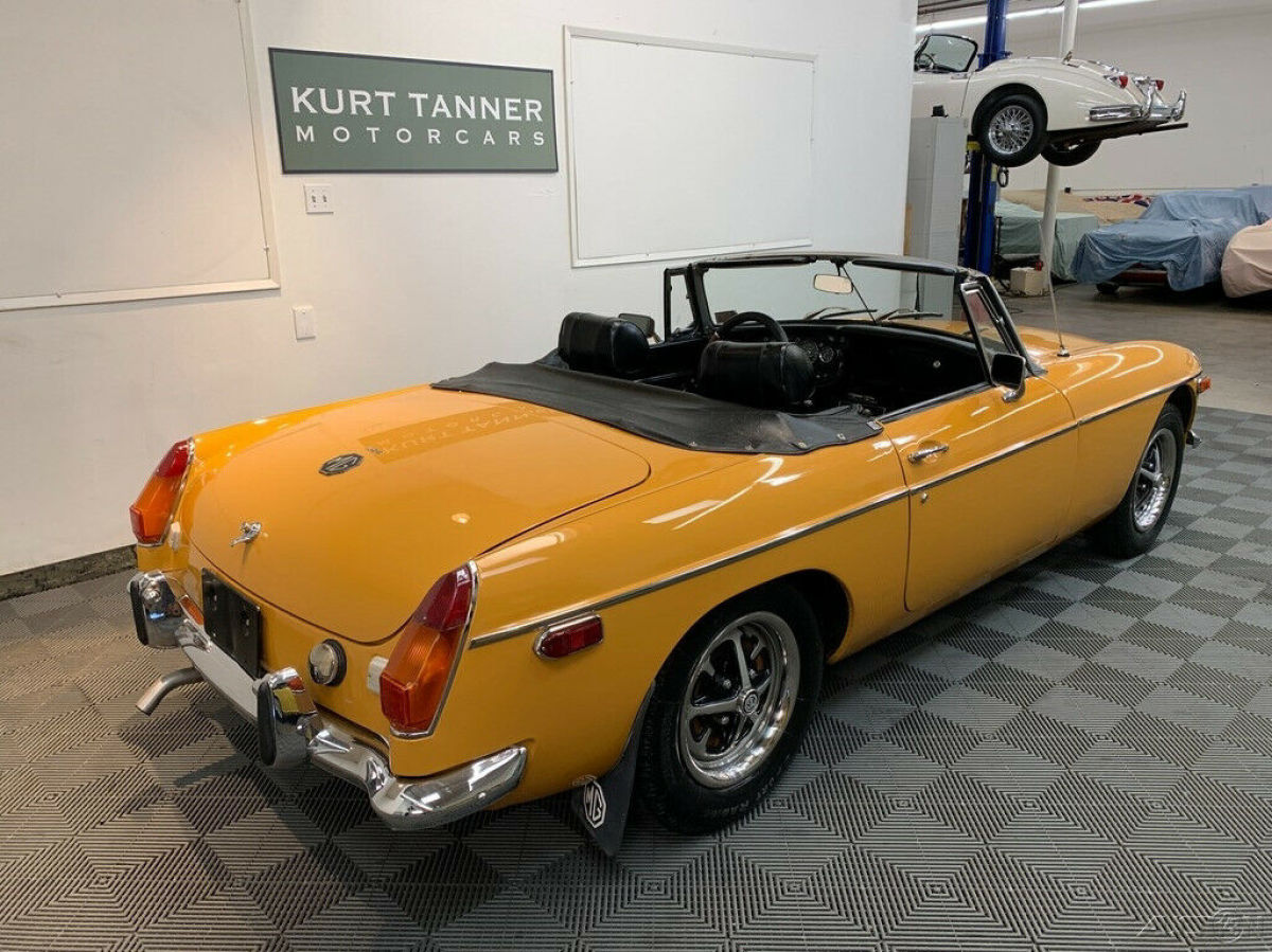 1972 MG MGB 1972 MGB ROADSTER. 4-SPEED, ROSTYLE WHEELS. - photo 9