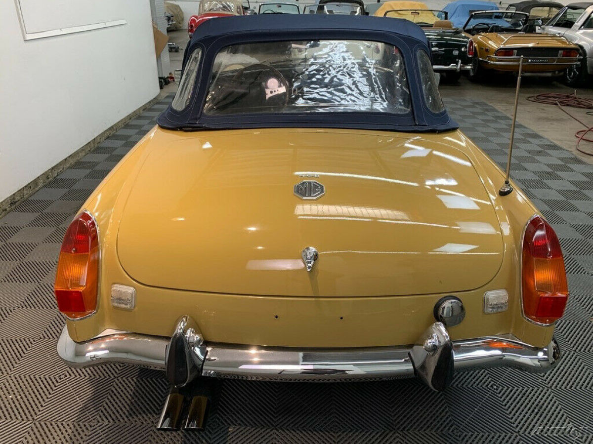1972 MG MGB 1972 MGB ROADSTER. HARVEST GOLD. MOTOLITA STEERING WHEEL, - photo 12