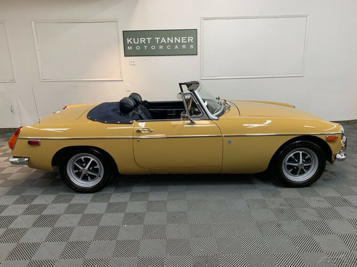 1972 MG MGB 1972 MGB ROADSTER. HARVEST GOLD. MOTOLITA STEERING WHEEL, - photo 7