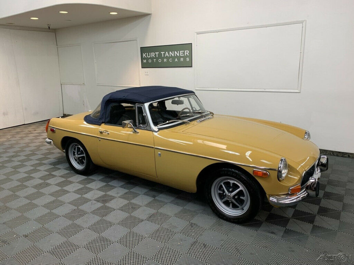 1972 MG MGB 1972 MGB ROADSTER. HARVEST GOLD. MOTOLITA STEERING WHEEL, - photo 9