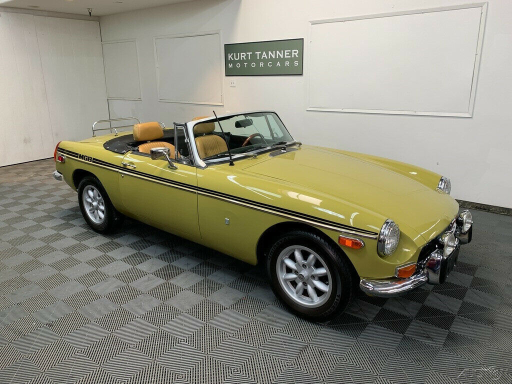1972 MGB ROADSTER. LIMEFLOWER. FOGLAMPS. NICE RESTORED CAR. EXCEPTIONAL DRIVER. 1972 MG MGB 1972 MGB ROADSTER. 74,515 MILES.