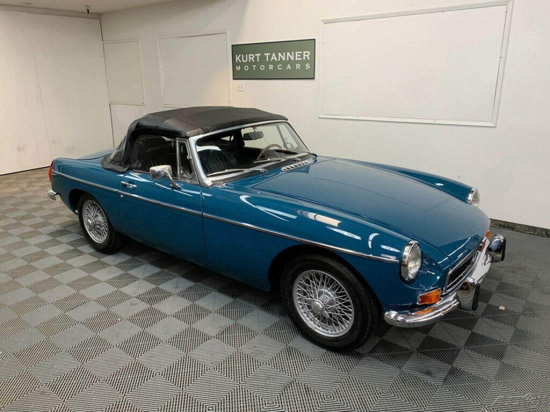 1972 MGB ROADSTER. MINERAL BLUE. WIRE WHEELS. SUPERB COSMETIC RESTORATION. 1972 MG MGB 1972 MGB ROADSTER. MINERAL BLUE. 4-SPEED, WIRE WHEELS.