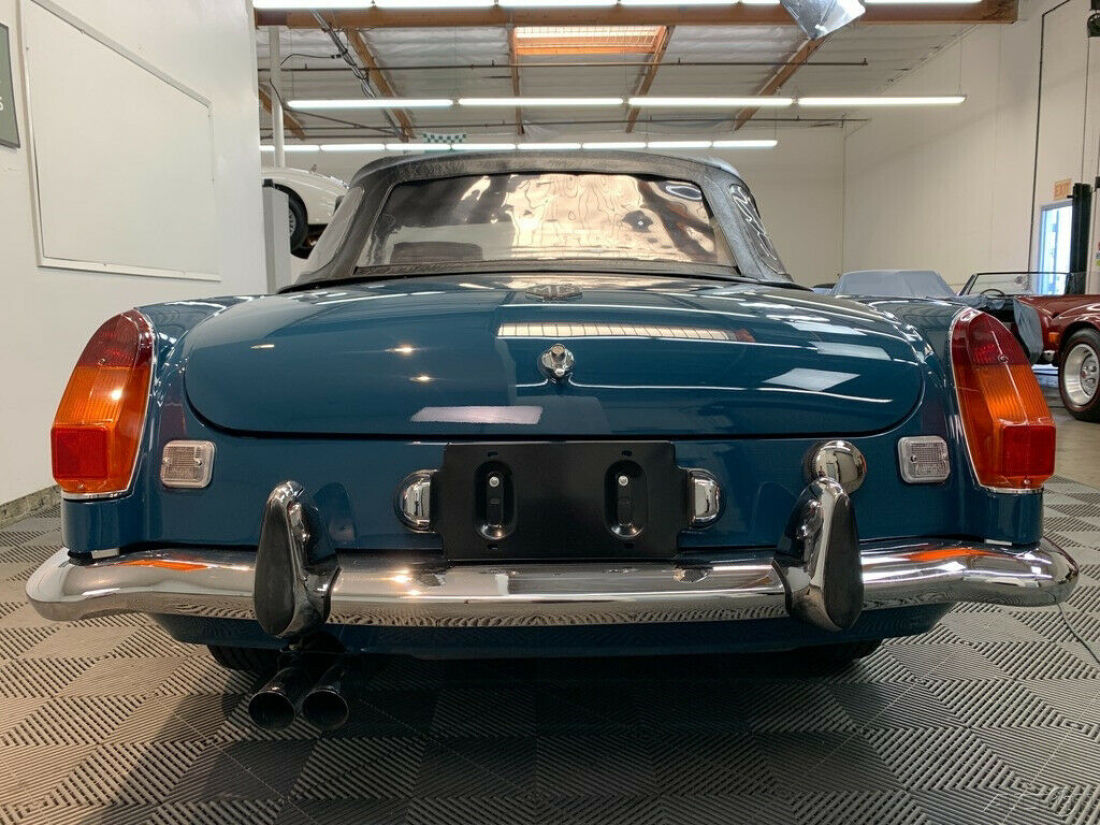 1972 MG MGB 1972 MGB ROADSTER. MINERAL BLUE. 4-SPEED, WIRE WHEELS. - photo 10