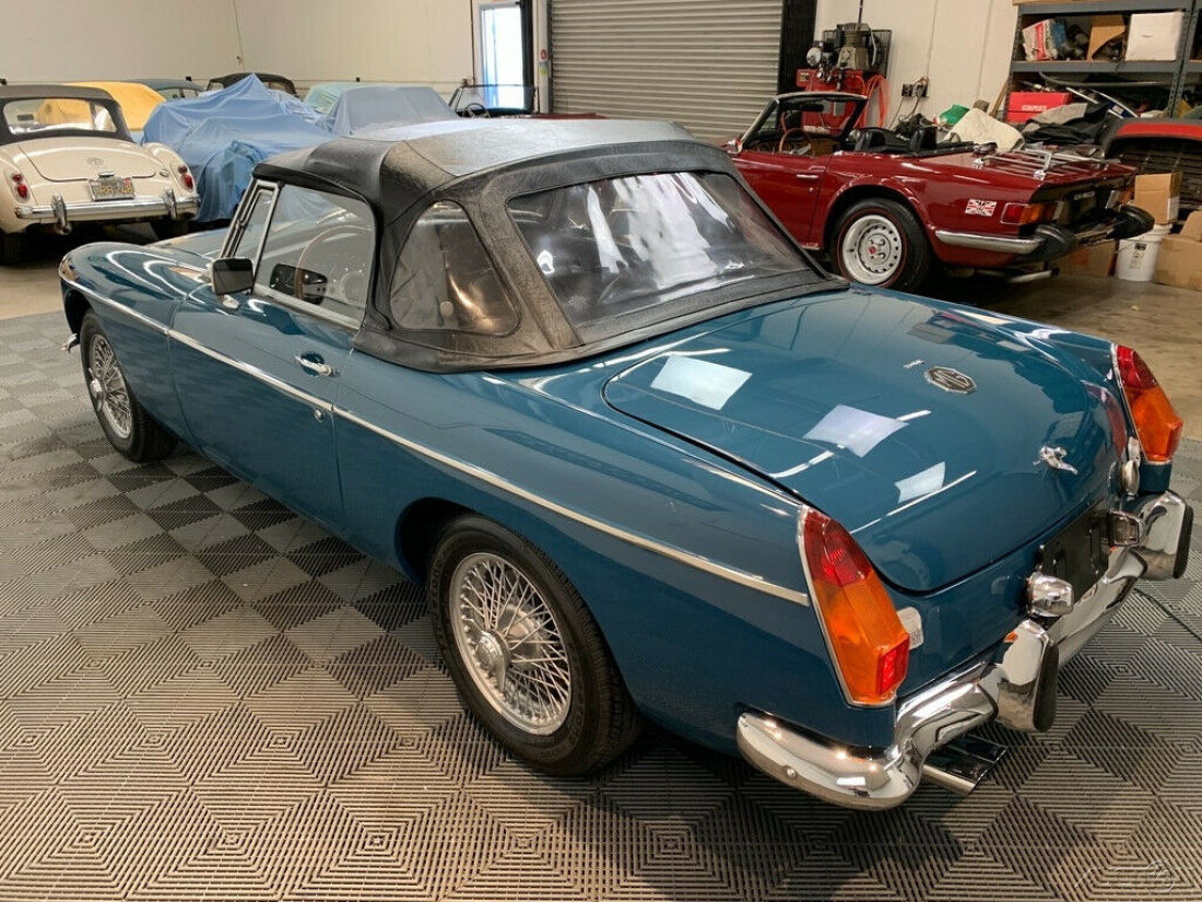 1972 MG MGB 1972 MGB ROADSTER. MINERAL BLUE. 4-SPEED, WIRE WHEELS. - photo 11