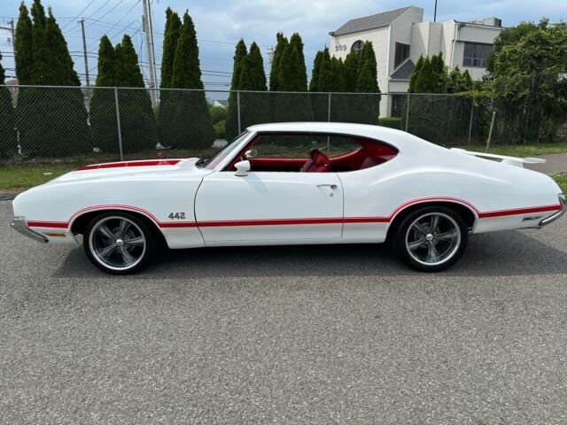 1972 OLDS CUTLASS 442 BADGING 350 4/SPEED RESTO MOD 1972 Oldsmobile Cutlass 442