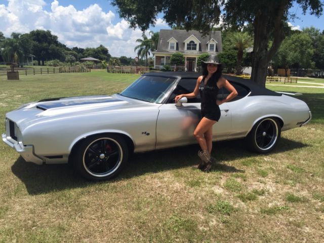 1972 Oldsmobile Cutlass Hurst / Olds W-30 455 CI Pro Touring Custom 1972 Oldsmobile Cutlass
