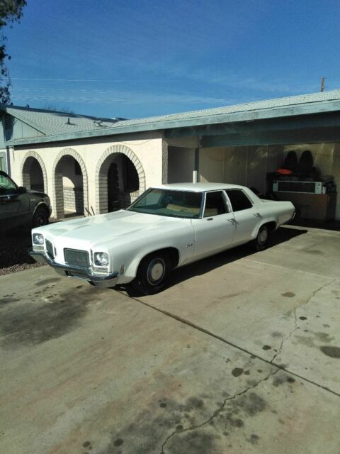 1972 Oldsmobile Delta 88 4 door hardtop 73,000 actual miles 1972 Oldsmobile Eighty-Eight
