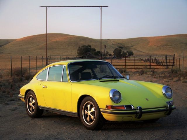 1972 Porsche 911T 911 T Non-Sunroof Coupe - 2.4L Restored 1972 Porsche 911 S Trim