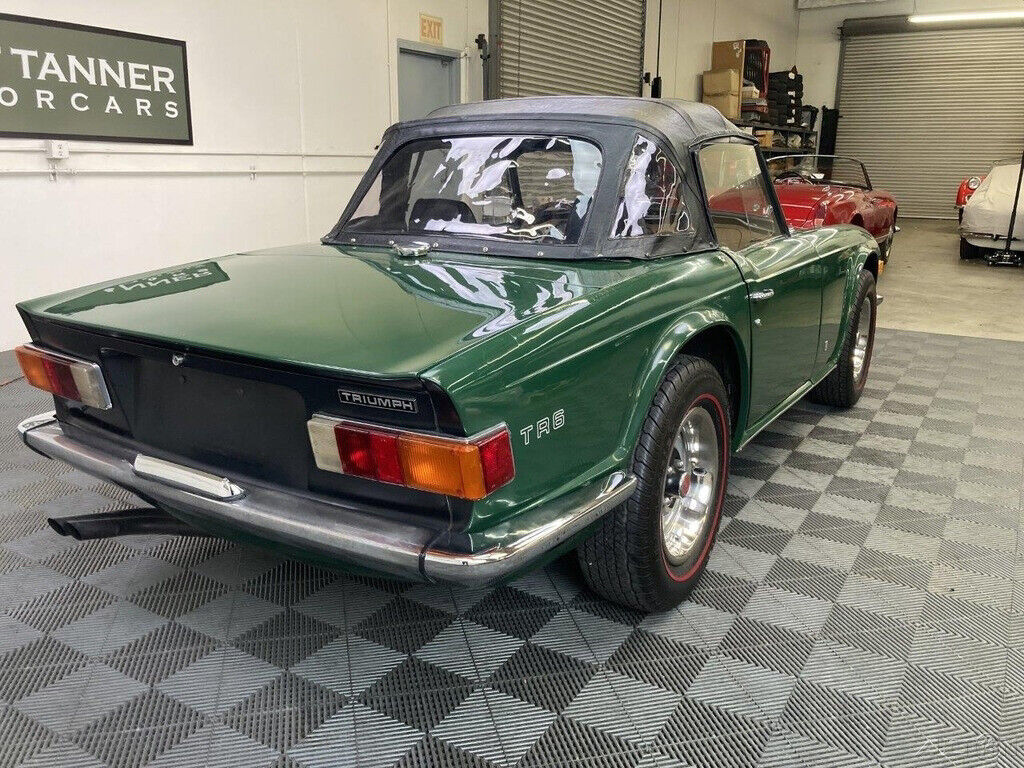 1972 Triumph TR-6 1972 TRIUMPH TR6. BRITISH RACING GREEN WITH BLACK TRIM. - photo 10