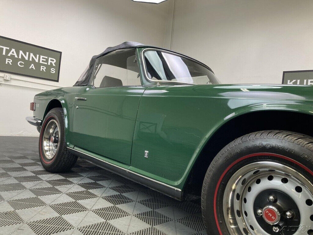 1972 Triumph TR-6 1972 TRIUMPH TR6. BRITISH RACING GREEN WITH BLACK TRIM. - photo 8