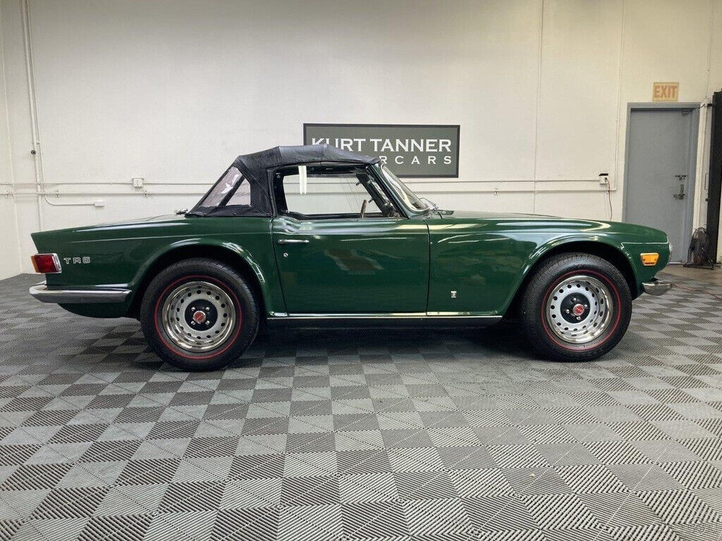 1972 Triumph TR-6 1972 TRIUMPH TR6. BRITISH RACING GREEN WITH BLACK TRIM. - photo 9
