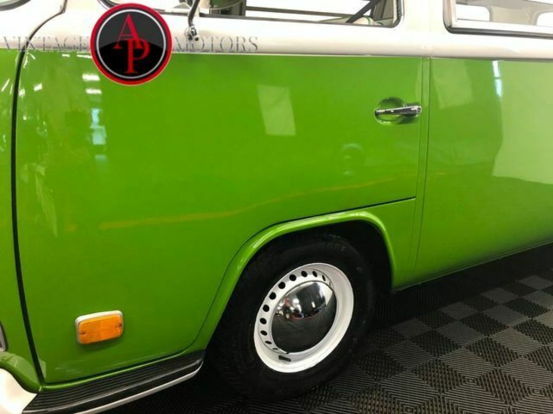 1972 Volkswagen BAY WINDOW BUS WESTFALIA SHOW QUALITY! - photo 10
