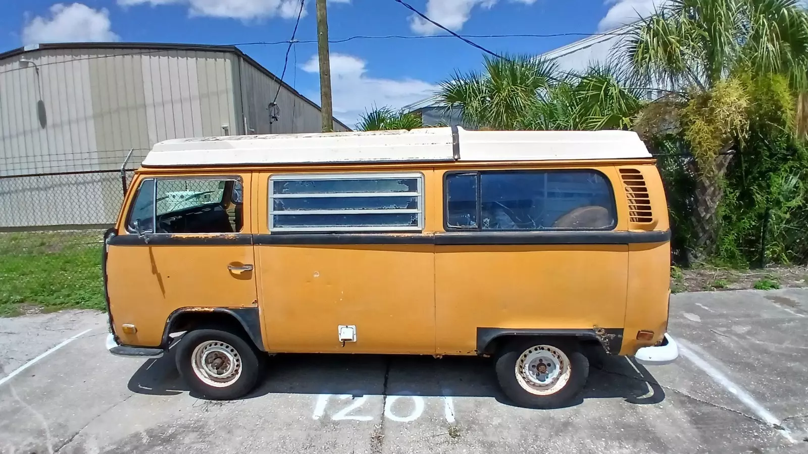 1972 Volkswagen Type 2 Orange Orange/Black 1972 Volkswagen Type 2 Orange/Black