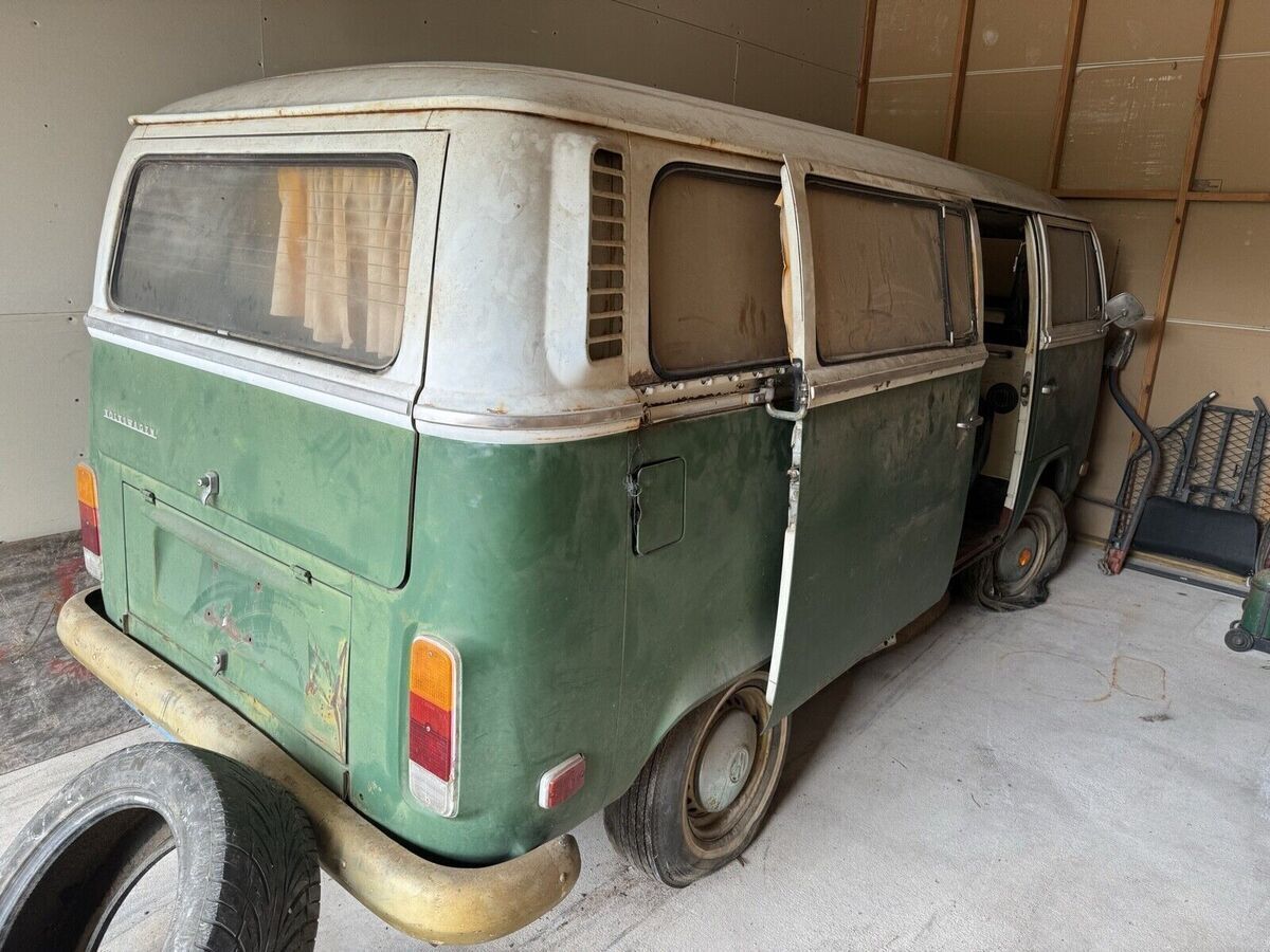 1972 Volkswagen Vanagon Bus - photo 10