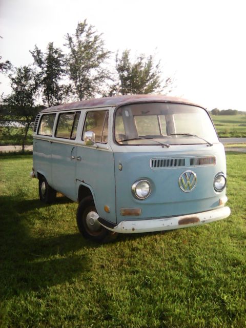 1972 Volkswagon Transporter extra motor lots of extras 1972 Volkswagen Bus/Vanagon