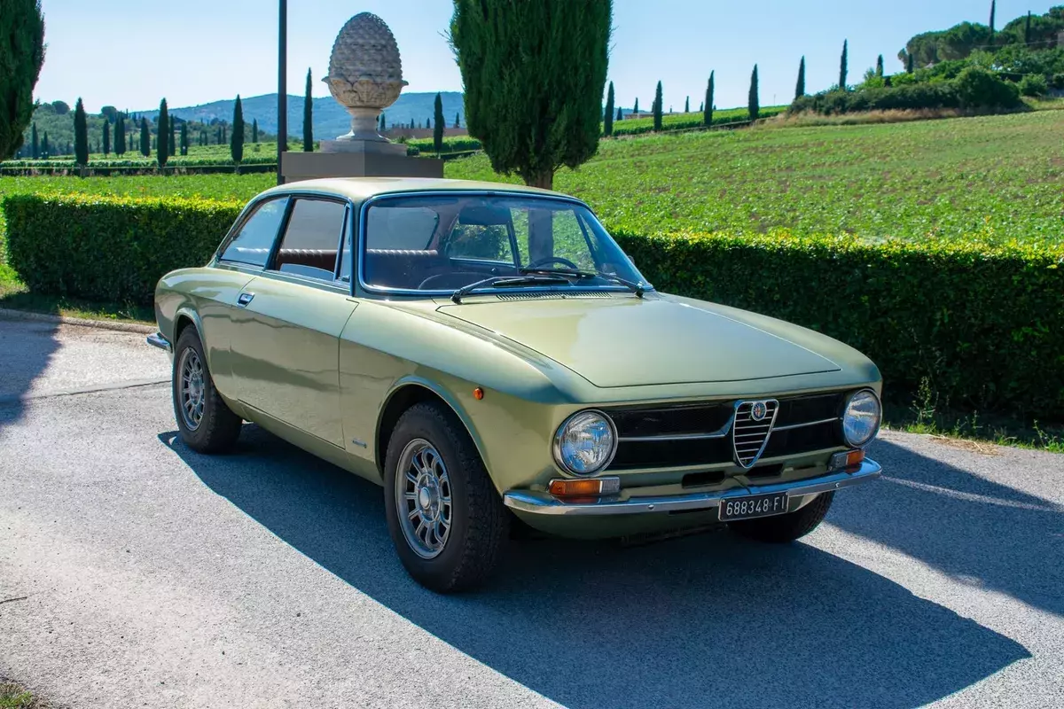 1973 ALFA ROMEO GT JUNIOR 1600 1973 Alfa Romeo GT Junior 1600 RESTORED 1973 ALFA ROMEO GT JUNIOR 1600