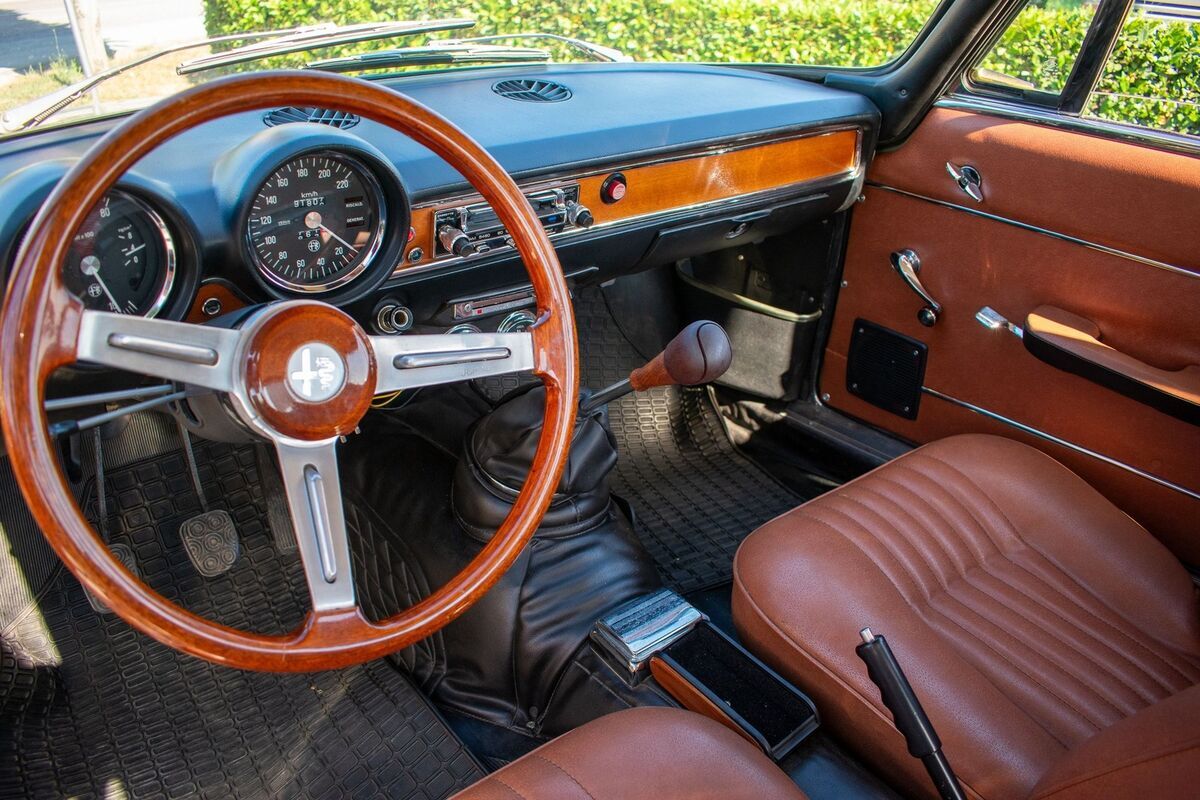 1973 Alfa Romeo GT Junior 1600 RESTORED 1973 ALFA ROMEO GT JUNIOR 1600 - photo 10