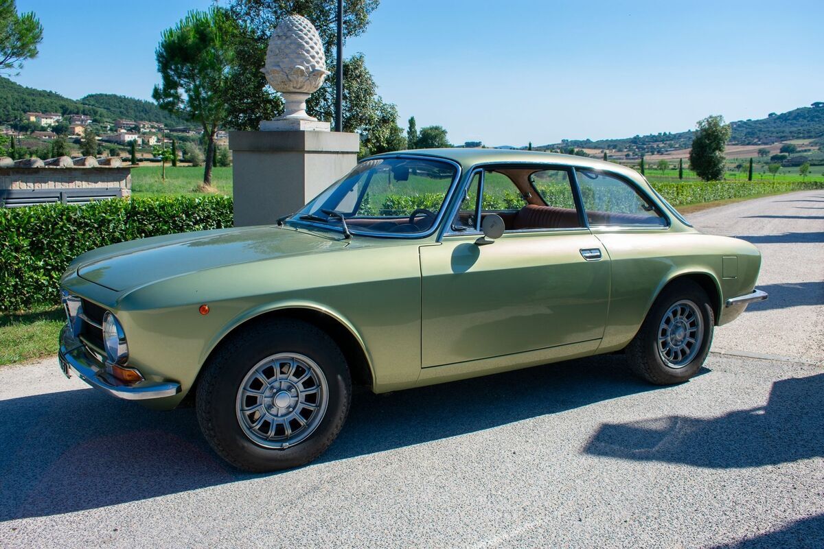 1973 Alfa Romeo GT Junior 1600 RESTORED 1973 ALFA ROMEO GT JUNIOR 1600 - photo 3