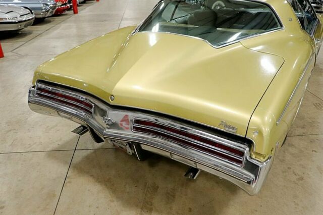 1973 Buick Riviera -- - photo 11