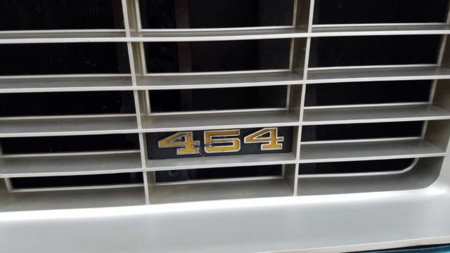 1973 Chevrolet Suburban - photo 11