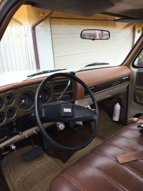 1973 Chevrolet C/K Pickup 2500 Camper Special - photo 4