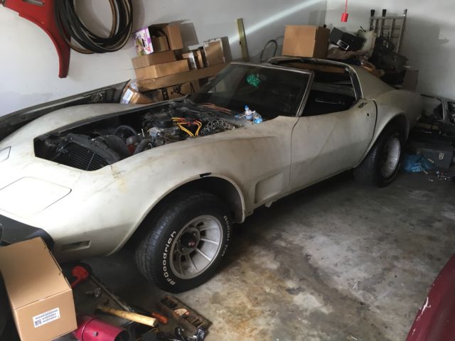 1973 Chevrolet Corvette t-top/convertible - photo 2