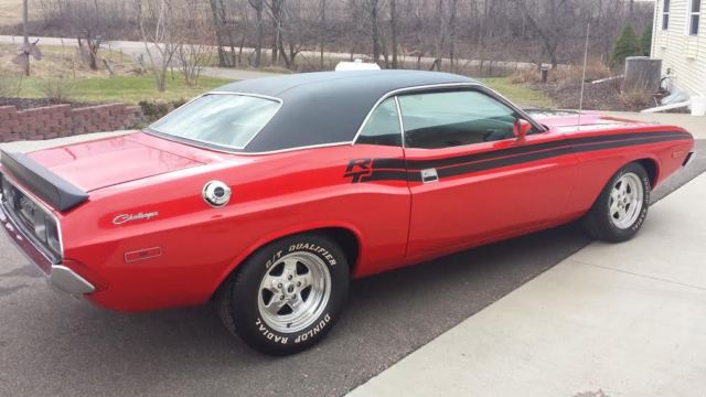 1973 Dodge Challenger RT clone with a 440 1973 Dodge Challenger 2 door vynyl roof