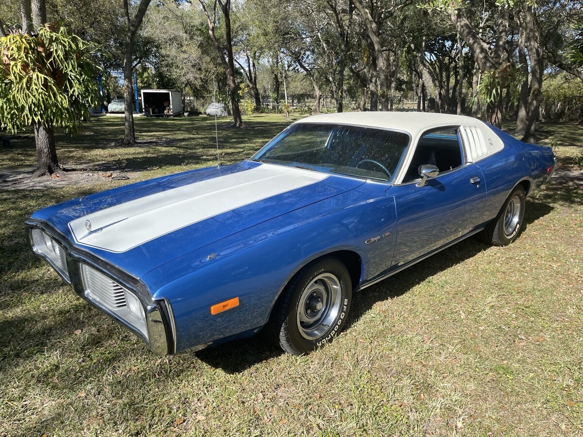 1973 Dodge Charger Chrome trim and original badging - photo 2