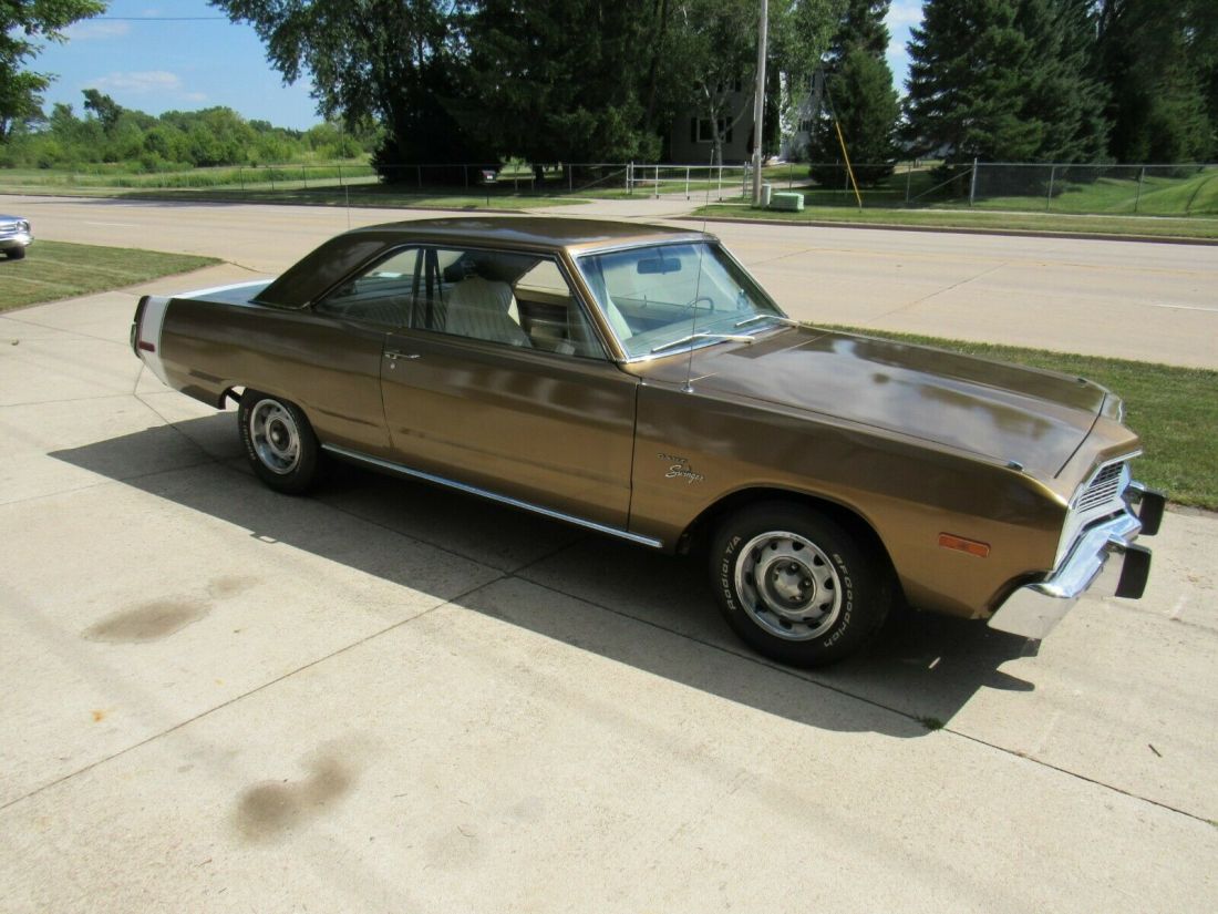 1973 Dodge Dart Swinger MOPAR 2 door hardtop 318 V8 automatic bucket seats 1973 Dodge Dart