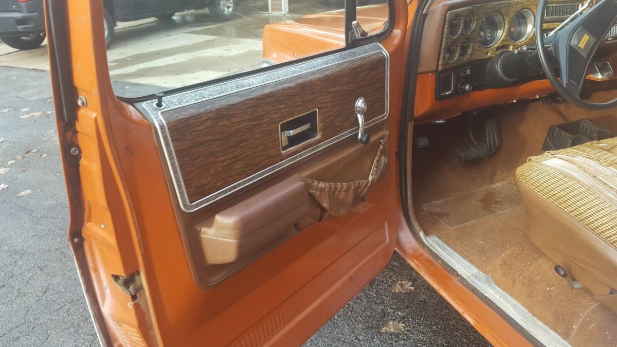 1976 Chevrolet Suburban - photo 3