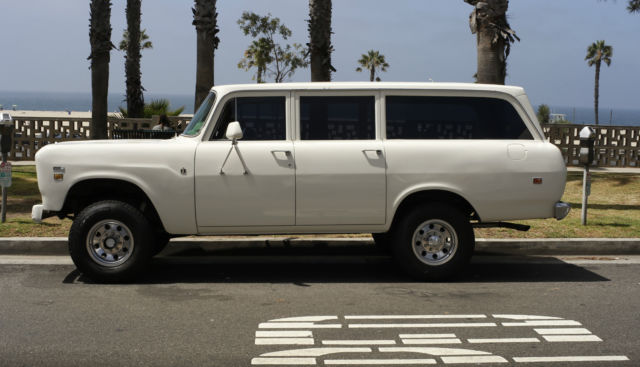 1973 International Harvester Travelall 1210 International scout 1973 International Harvester Travelall