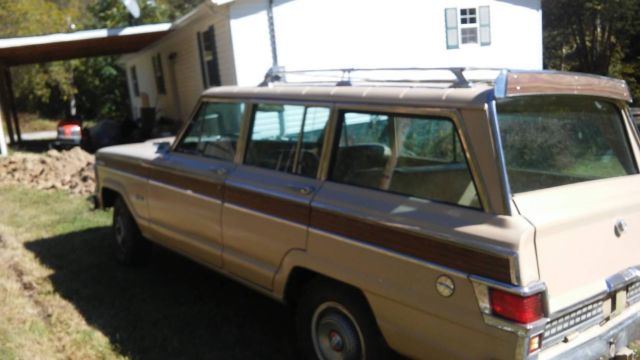 1973 Jeep Grand Cherokee brown