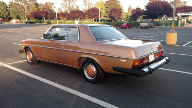 1973 Mercedes-Benz 200-Series - photo 2