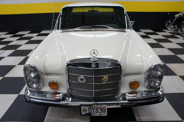 1973 Mercedes-Benz 200-Series - photo 10