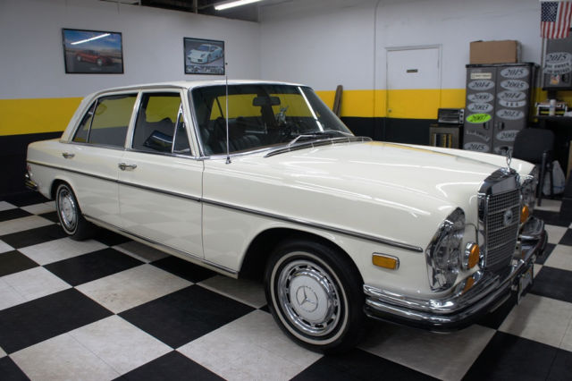 1973 Mercedes-Benz 200-Series - photo 11
