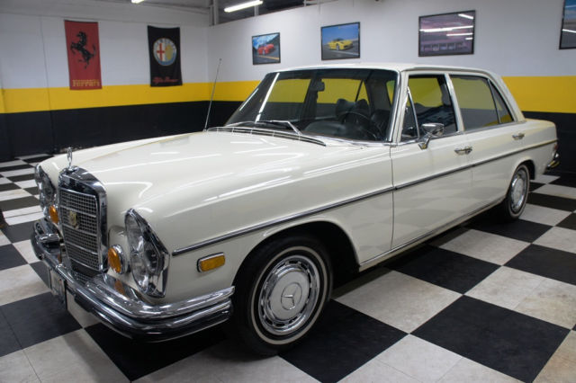 1973 Mercedes-Benz 200-Series - photo 3