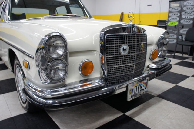 1973 Mercedes-Benz 200-Series - photo 7