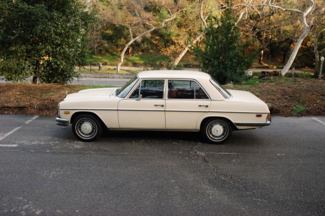 1973 Mercedes-Benz 200-Series - photo 2