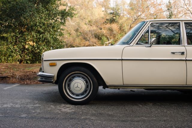 1973 Mercedes-Benz 200-Series - photo 3