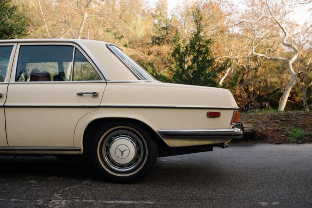 1973 Mercedes-Benz 200-Series - photo 4
