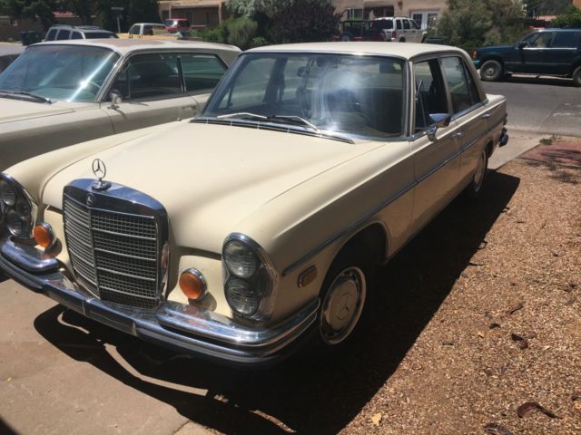1973 Mercedes-Benz 200-Series